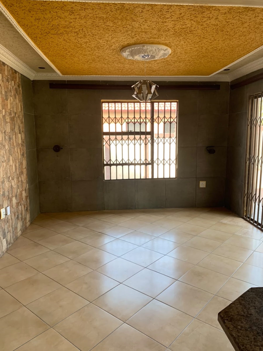 To Let  Bedroom Property for Rent in Waterfall View Gauteng