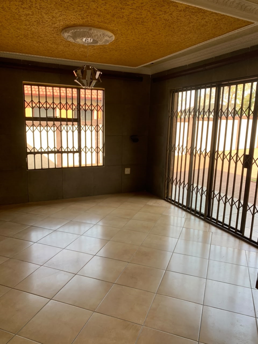 To Let  Bedroom Property for Rent in Waterfall View Gauteng