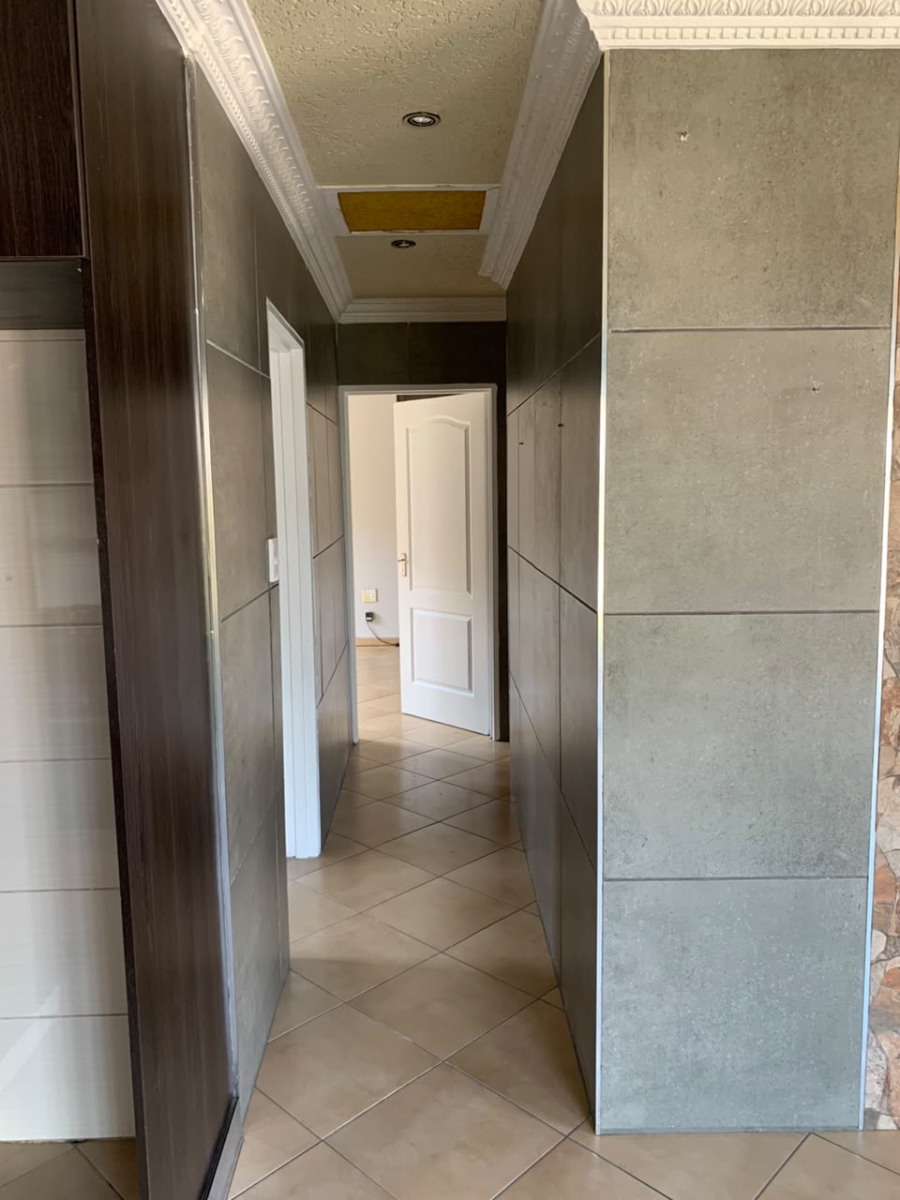To Let  Bedroom Property for Rent in Waterfall View Gauteng