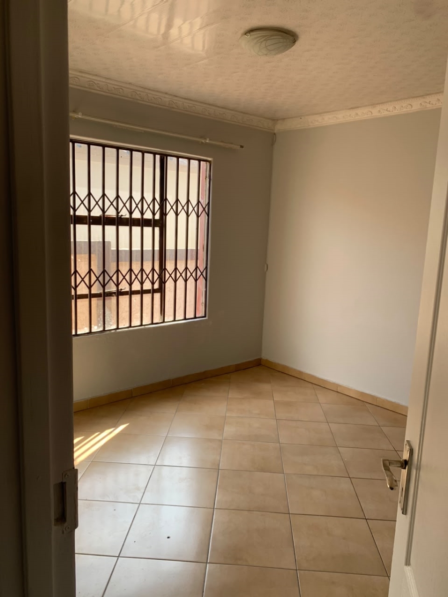 To Let  Bedroom Property for Rent in Waterfall View Gauteng