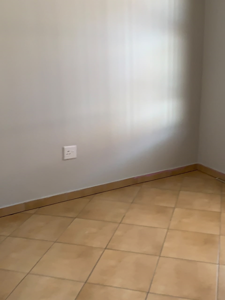 To Let  Bedroom Property for Rent in Waterfall View Gauteng