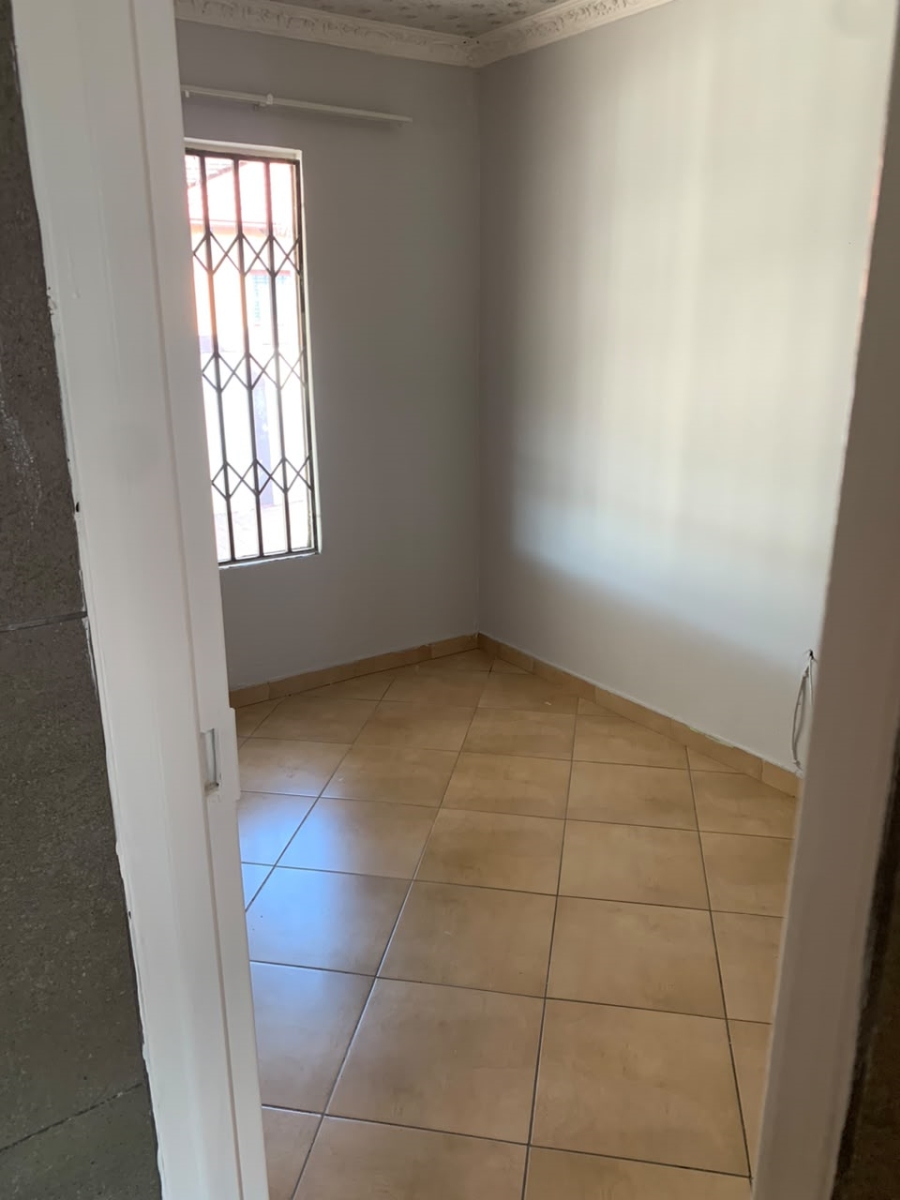 To Let  Bedroom Property for Rent in Waterfall View Gauteng