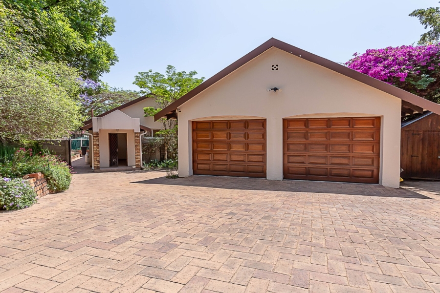 To Let 4 Bedroom Property for Rent in Magaliessig Gauteng