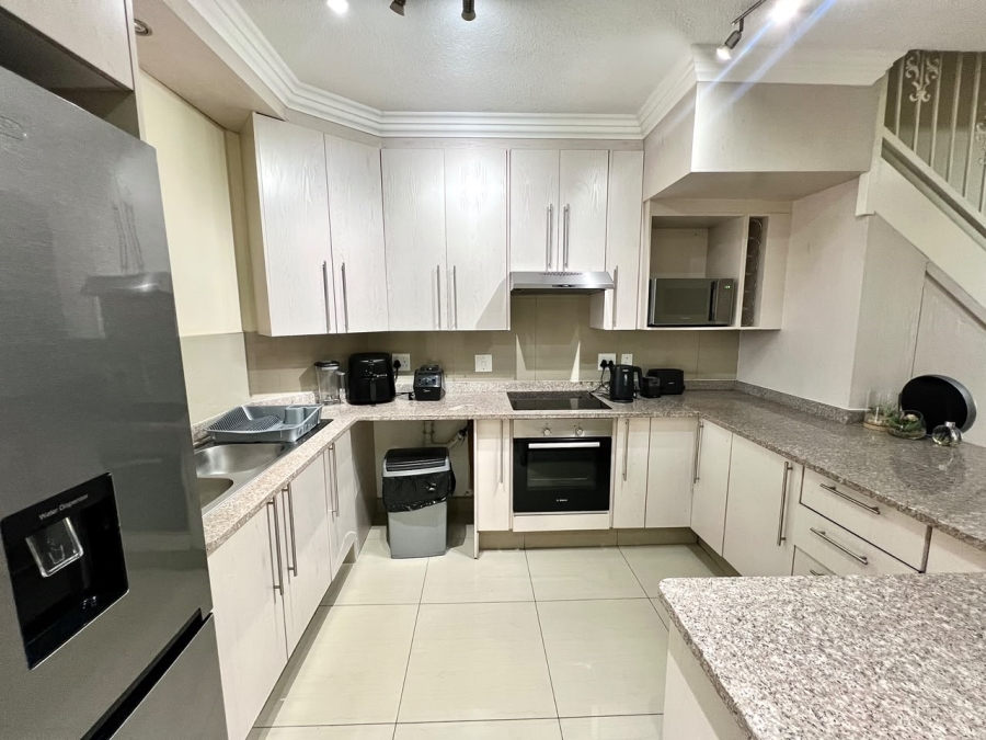 2 Bedroom Property for Sale in Illovo Gauteng
