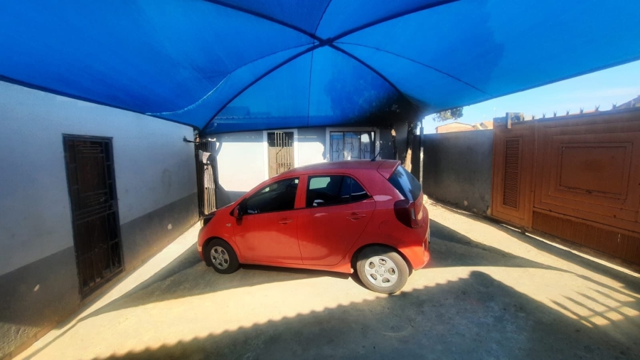 9 Bedroom Property for Sale in Isithame Gauteng