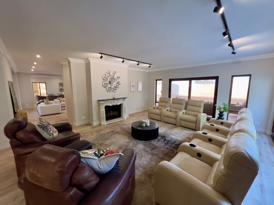 5 Bedroom Property for Sale in Waterkloof Gauteng