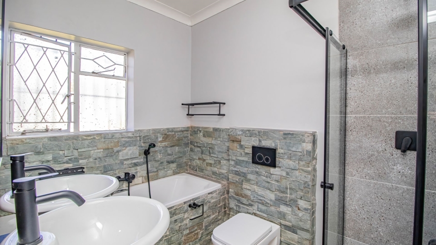 4 Bedroom Property for Sale in Edenvale Central Gauteng