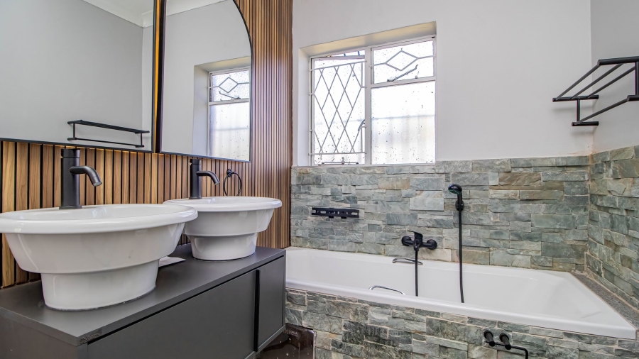 4 Bedroom Property for Sale in Edenvale Central Gauteng
