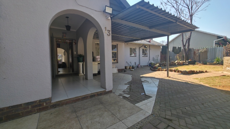 4 Bedroom Property for Sale in Brackenhurst Gauteng