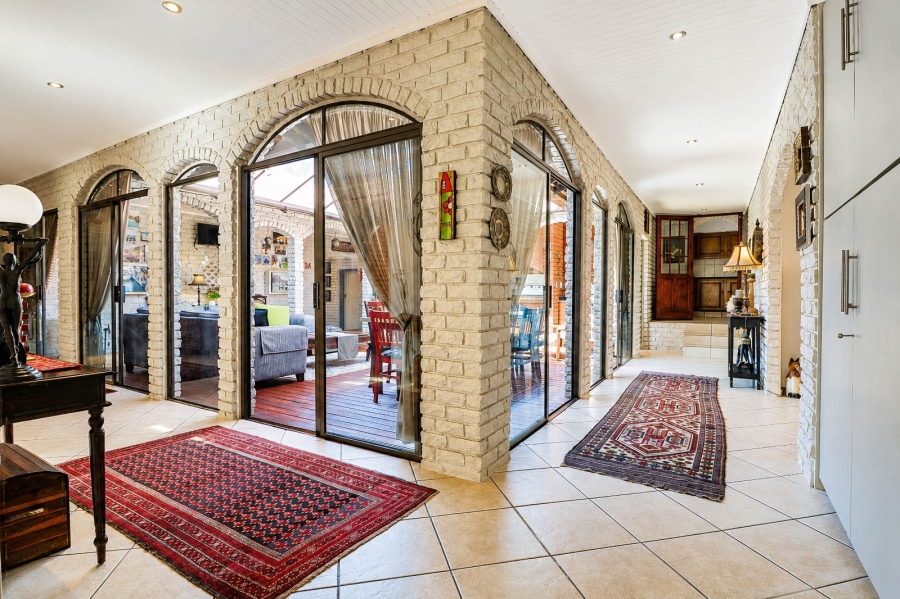 5 Bedroom Property for Sale in Eldoraigne Gauteng