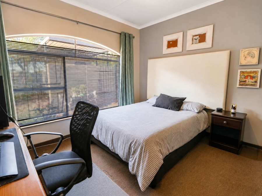 5 Bedroom Property for Sale in Eldoraigne Gauteng