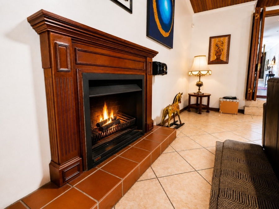 5 Bedroom Property for Sale in Eldoraigne Gauteng