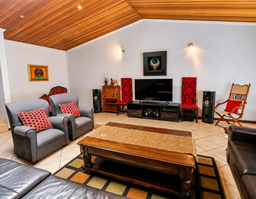 5 Bedroom Property for Sale in Eldoraigne Gauteng