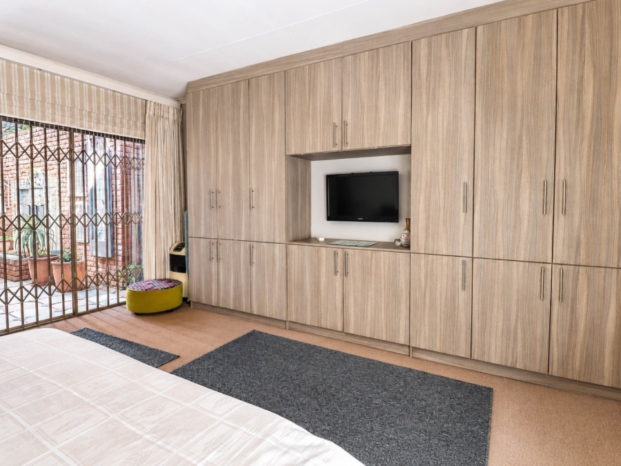 5 Bedroom Property for Sale in Eldoraigne Gauteng