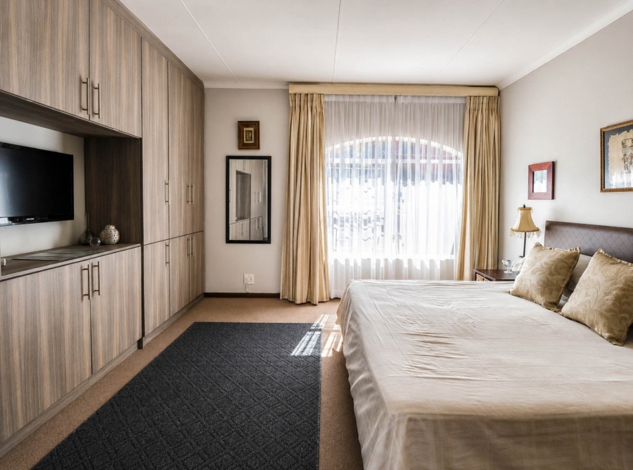 5 Bedroom Property for Sale in Eldoraigne Gauteng