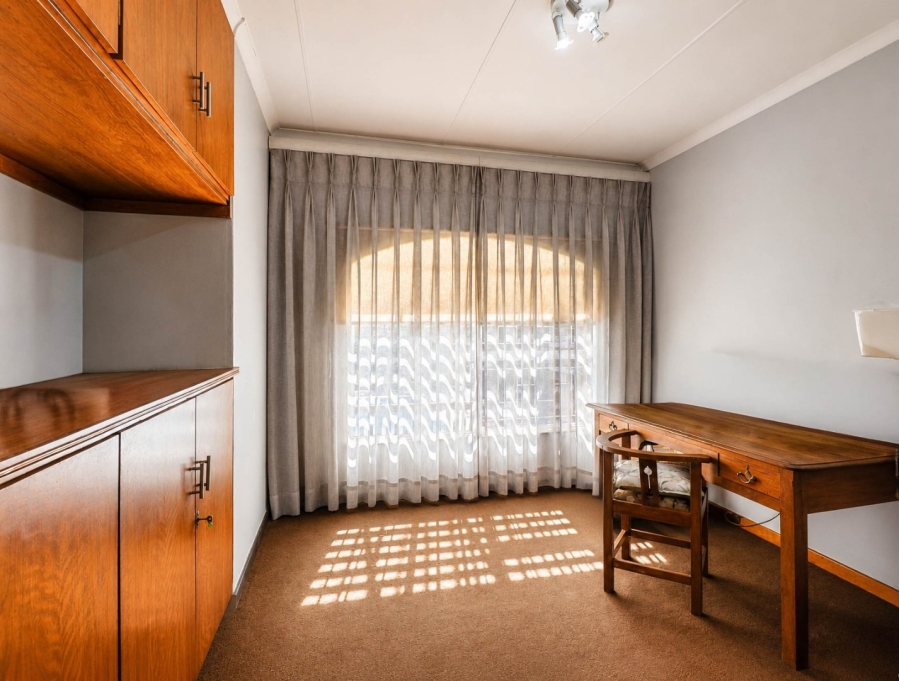 5 Bedroom Property for Sale in Eldoraigne Gauteng