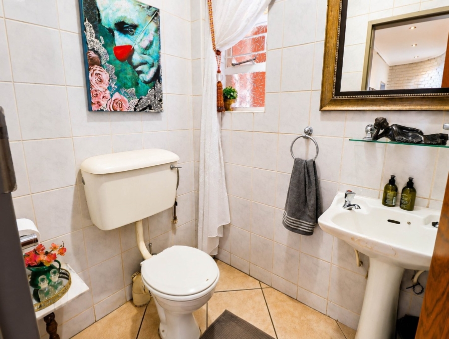 5 Bedroom Property for Sale in Eldoraigne Gauteng
