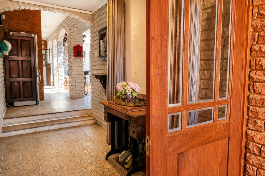 5 Bedroom Property for Sale in Eldoraigne Gauteng