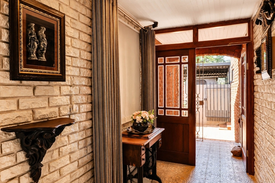5 Bedroom Property for Sale in Eldoraigne Gauteng