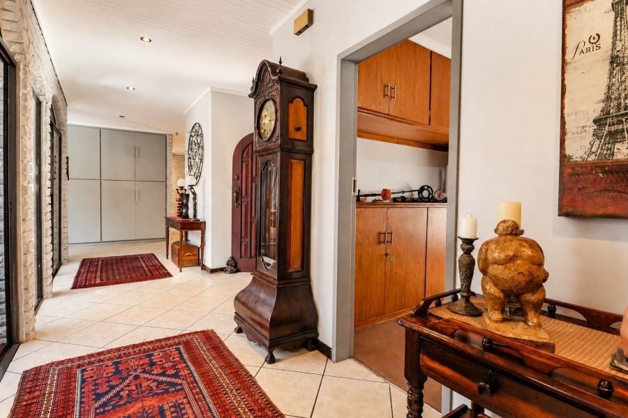5 Bedroom Property for Sale in Eldoraigne Gauteng
