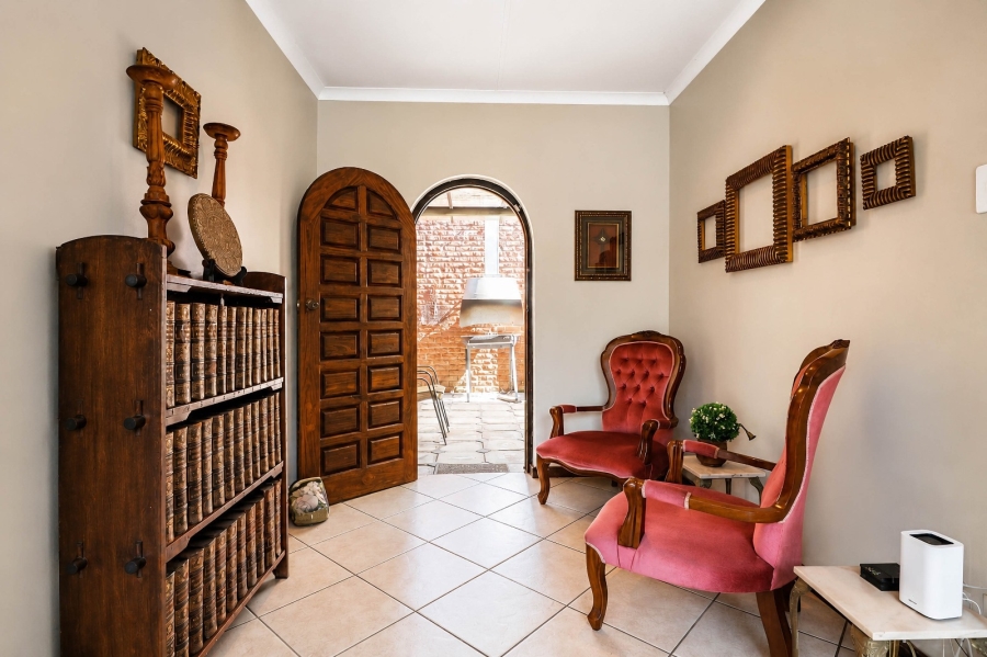 5 Bedroom Property for Sale in Eldoraigne Gauteng