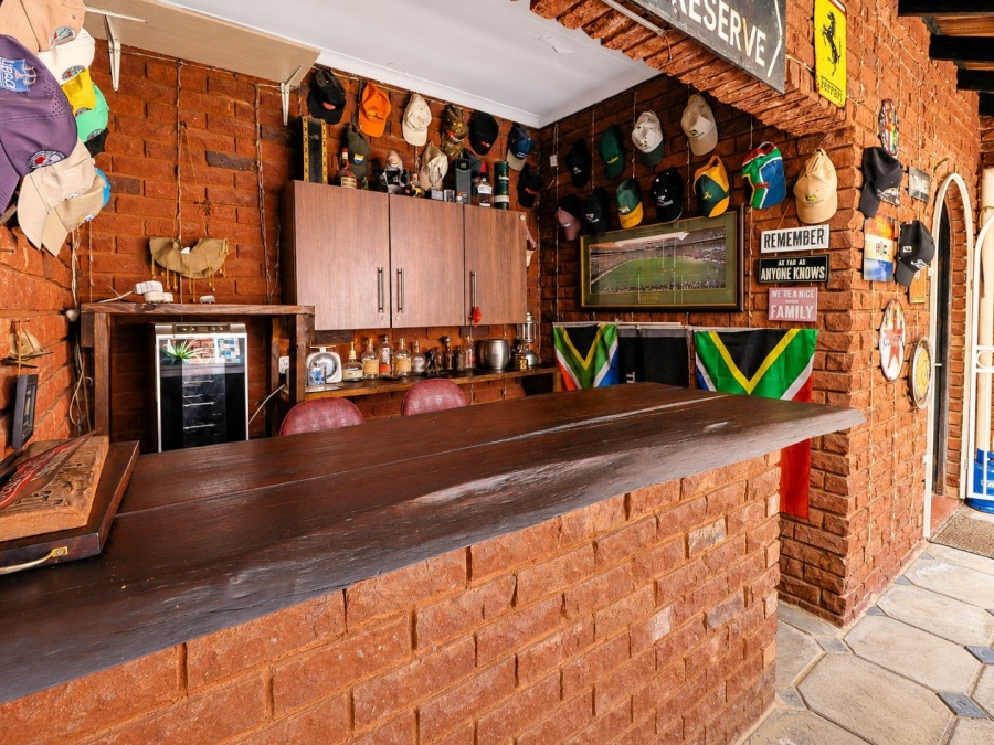 5 Bedroom Property for Sale in Eldoraigne Gauteng