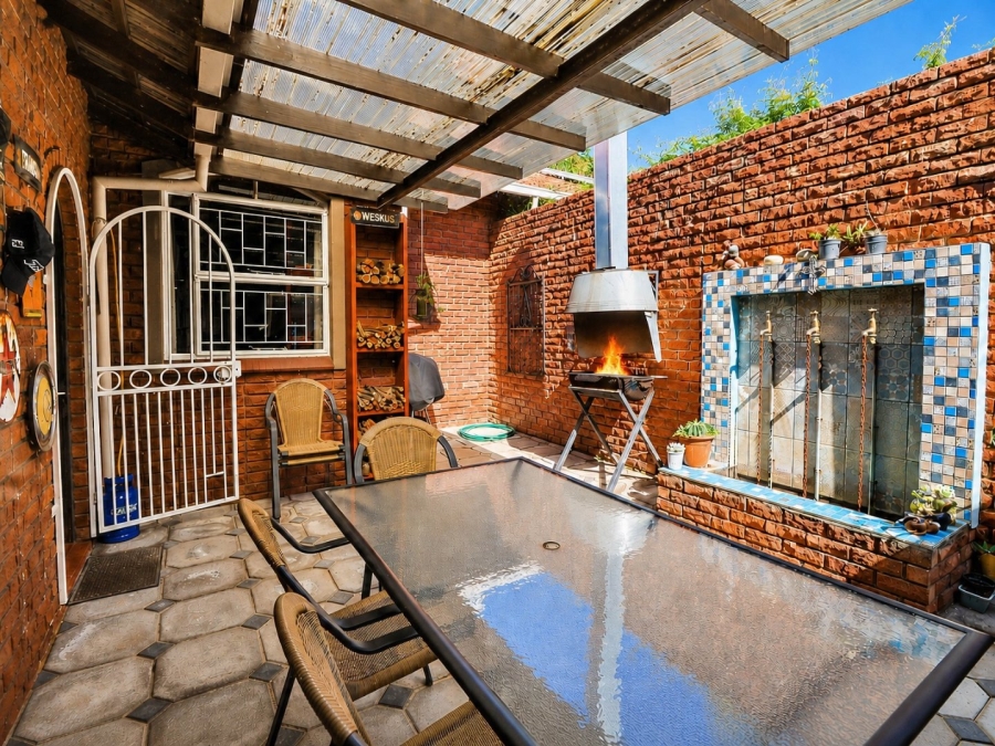 5 Bedroom Property for Sale in Eldoraigne Gauteng