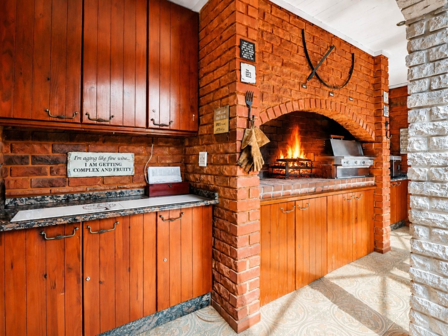 5 Bedroom Property for Sale in Eldoraigne Gauteng