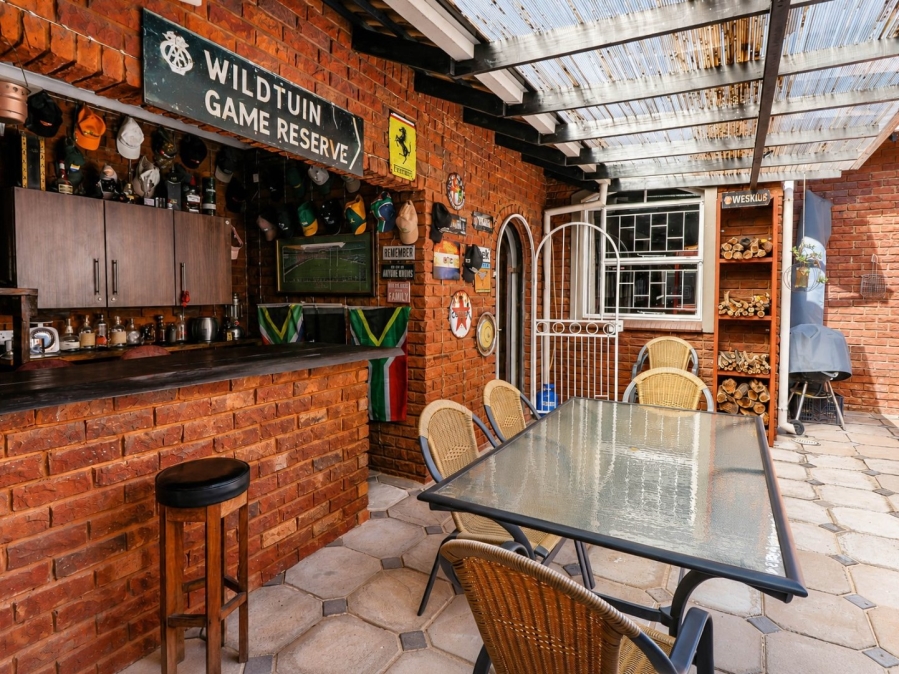 5 Bedroom Property for Sale in Eldoraigne Gauteng