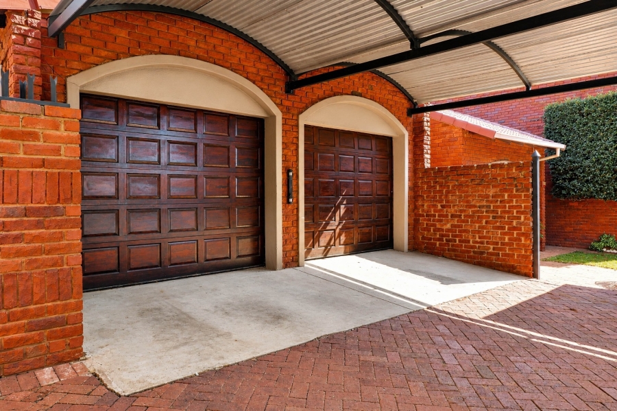 5 Bedroom Property for Sale in Eldoraigne Gauteng
