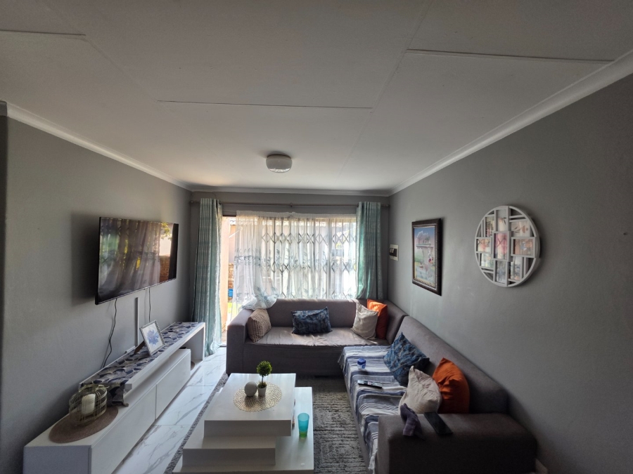 To Let 3 Bedroom Property for Rent in The Orchards Gauteng