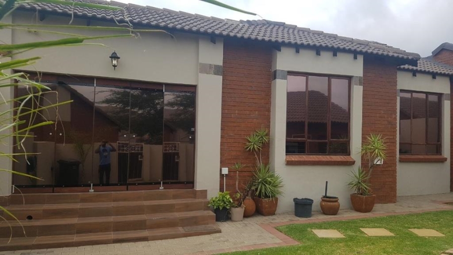 To Let 3 Bedroom Property for Rent in Noordwyk Gauteng