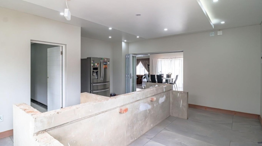 5 Bedroom Property for Sale in Sunnyridge Gauteng
