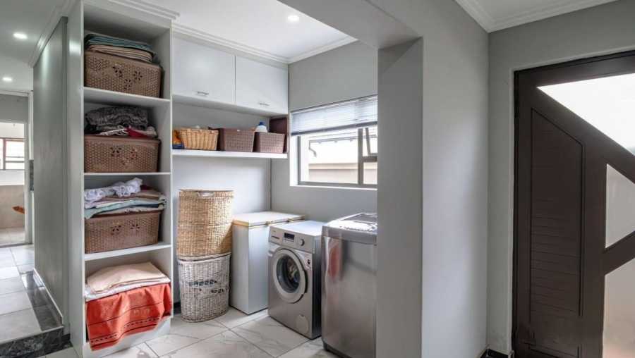 5 Bedroom Property for Sale in Sunnyridge Gauteng