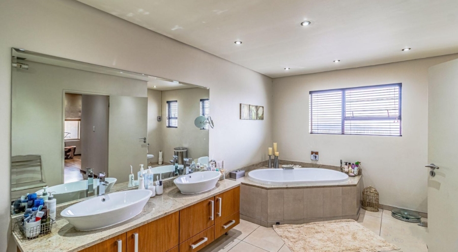 4 Bedroom Property for Sale in Dowerglen Ext 5 Gauteng