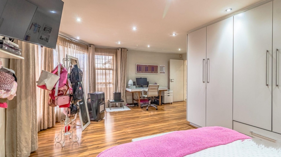 4 Bedroom Property for Sale in Dowerglen Ext 5 Gauteng