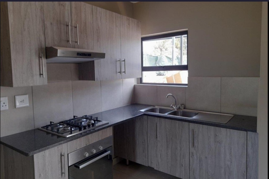 To Let 2 Bedroom Property for Rent in Glen Austin Gauteng