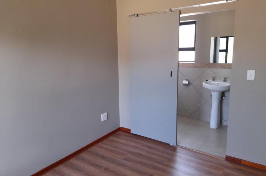 To Let 2 Bedroom Property for Rent in Glen Austin Gauteng