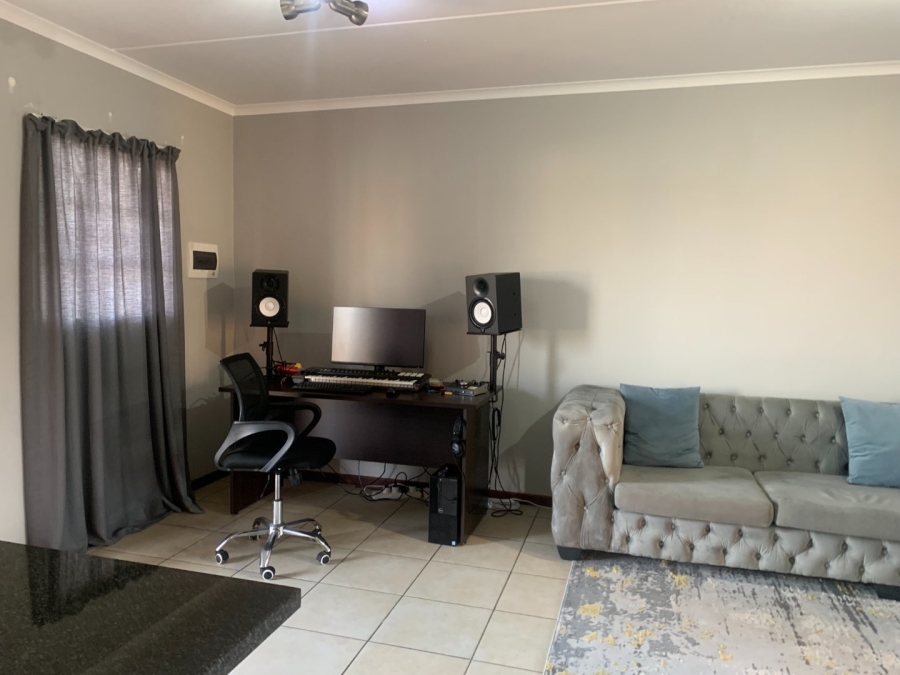 To Let 2 Bedroom Property for Rent in Sagewood Gauteng