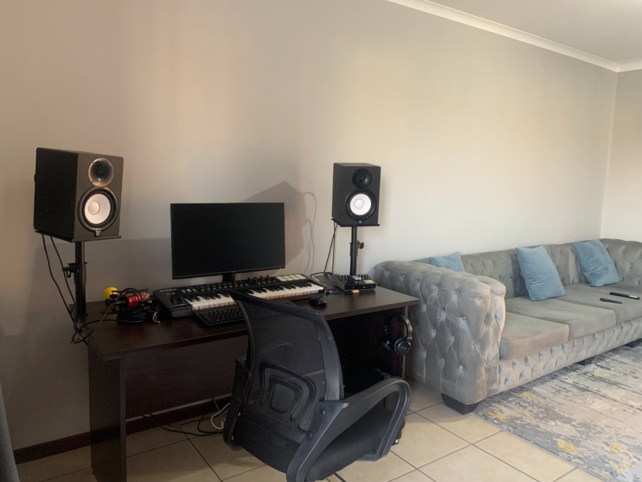 To Let 2 Bedroom Property for Rent in Sagewood Gauteng