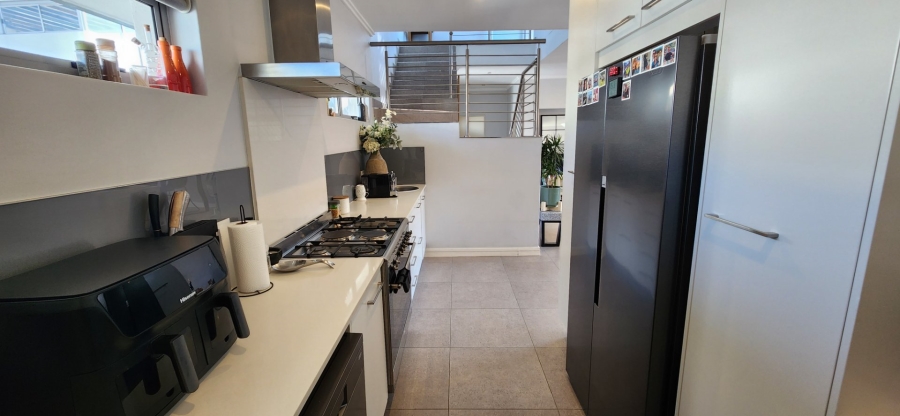 To Let 2 Bedroom Property for Rent in Melrose North Gauteng