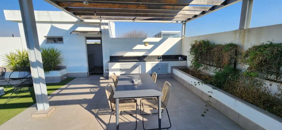 To Let 2 Bedroom Property for Rent in Melrose North Gauteng