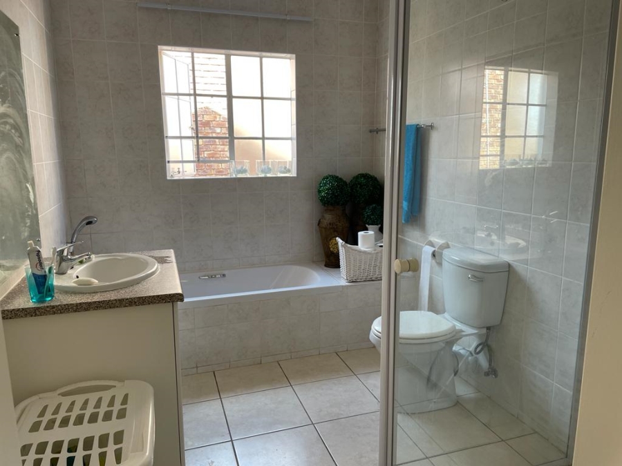 To Let 2 Bedroom Property for Rent in Honeydew Manor Gauteng