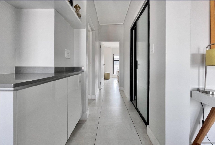 To Let 2 Bedroom Property for Rent in Waterfall Gauteng