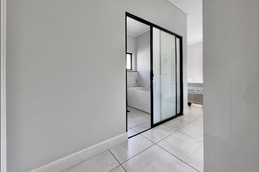 To Let 2 Bedroom Property for Rent in Waterfall Gauteng