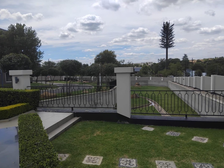 To Let 3 Bedroom Property for Rent in Fourways Gardens Gauteng