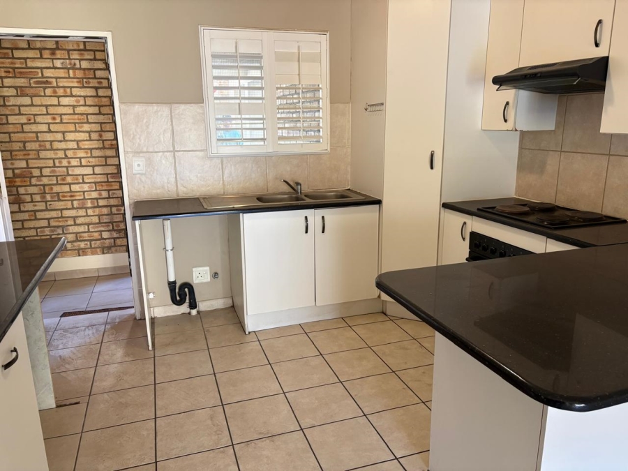 To Let 2 Bedroom Property for Rent in North Riding Gauteng