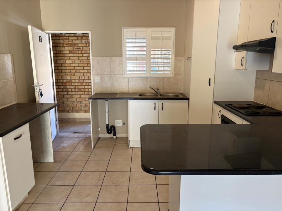 To Let 2 Bedroom Property for Rent in North Riding Gauteng