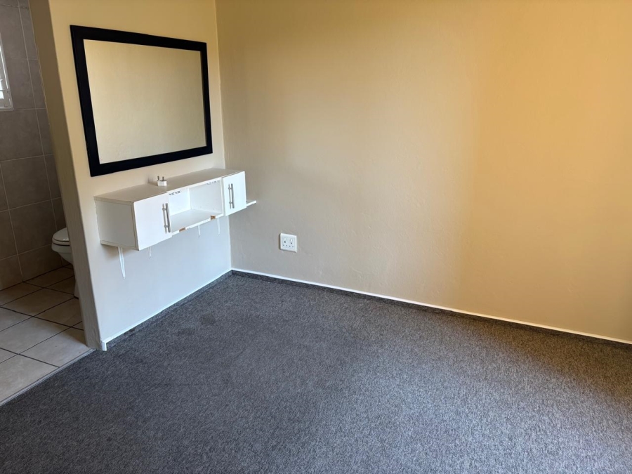 To Let 2 Bedroom Property for Rent in North Riding Gauteng