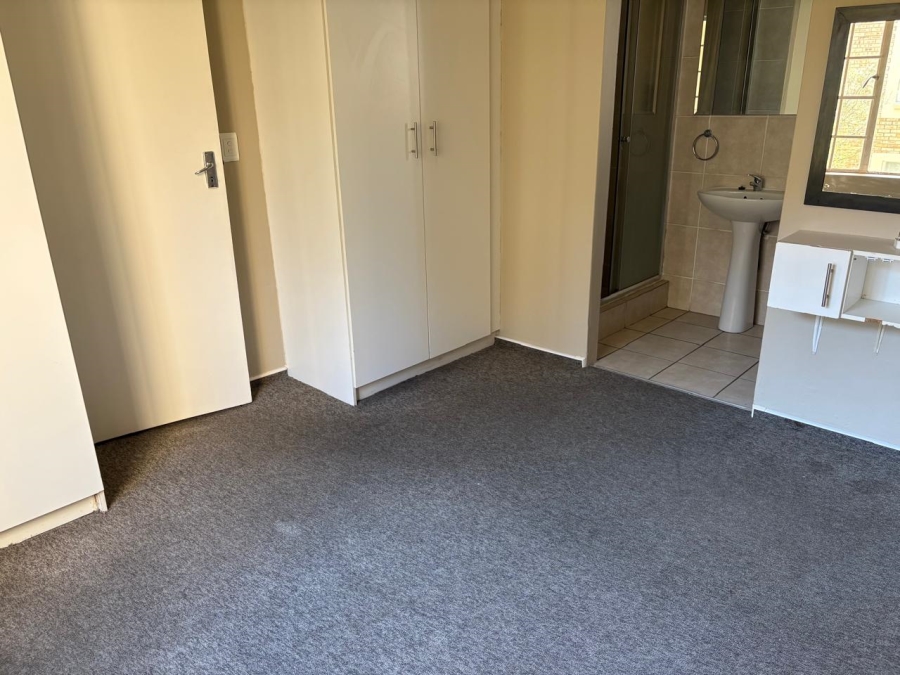To Let 2 Bedroom Property for Rent in North Riding Gauteng